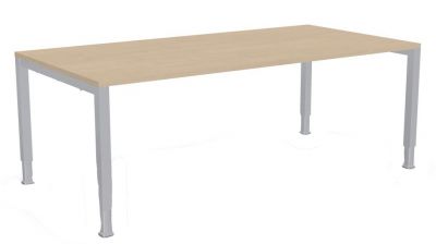 Konferenztisch Basic 4 von König+Neurath mit heller Tischplatte und silbernen, höhenverstellbaren Beinen.